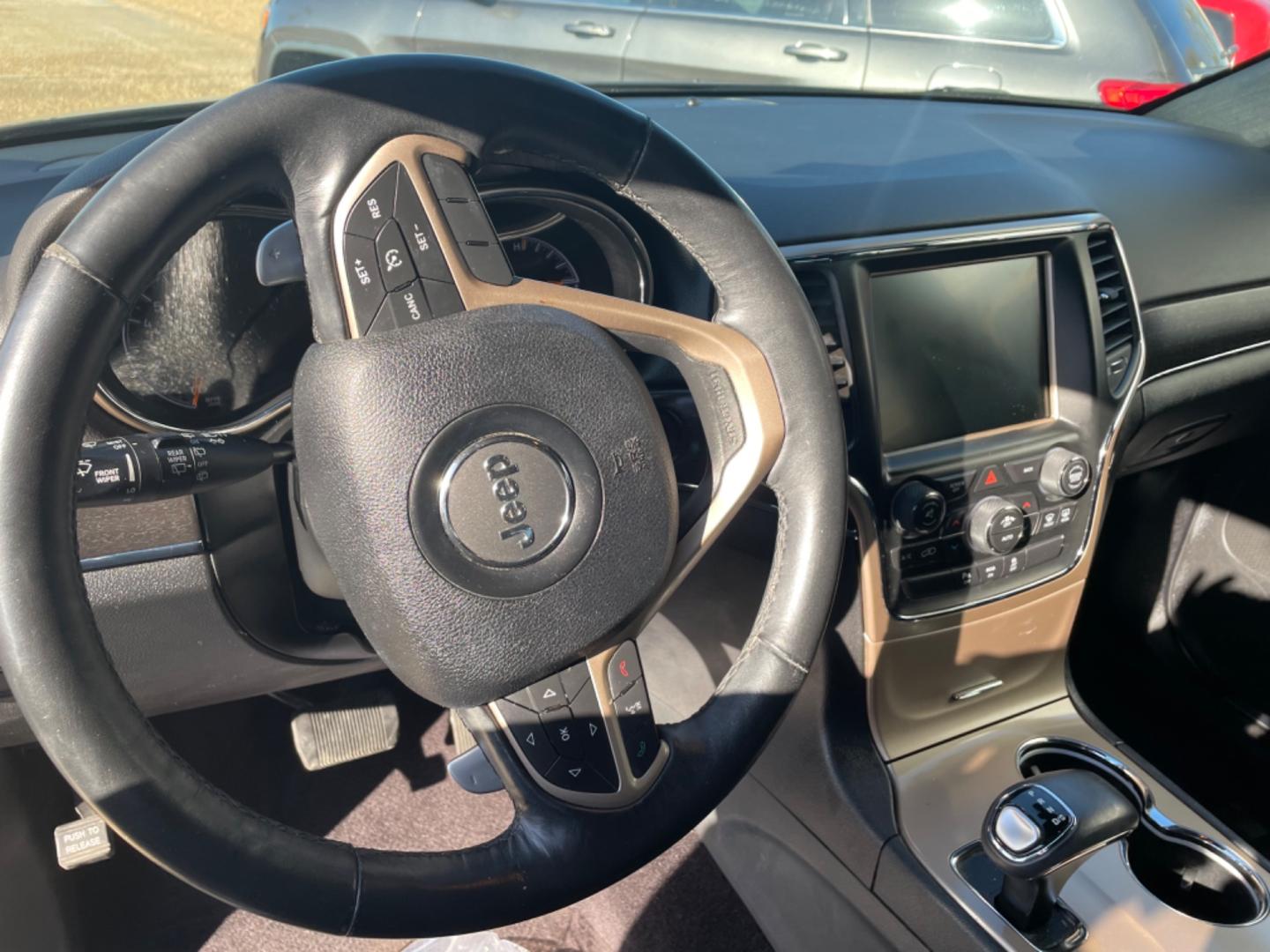 2015 Black /BLACK Jeep Grand Cherokee Limited 2WD (1C4RJEBG8FC) with an 3.6L V6 DOHC 24V engine, 8-Speed Automatic transmission, located at 204 Hwy. 16 East, Carthage, MS, 39051, (601) 267-7277, 0.000000, 0.000000 - Photo#4